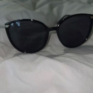 Chic Black Sunglasses